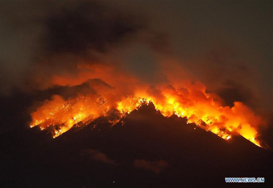 Mount Agung volcano erupts at Lempuyangan Village in Karangasem, Bali of Indonesia, July 2, 2018. The Mount Agung volcano erupted on Monday evening, hurling lava down its slopes.(Xinhua/Monstar Simanjuntak)