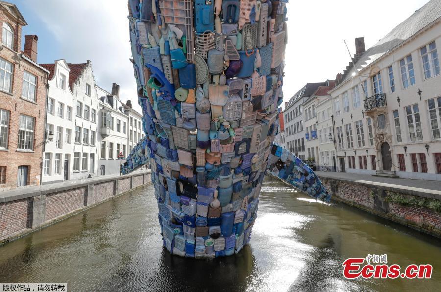 Brooklyn-based architecture and design firm StudioKCA has created an incredible installation for the Bruges Triennial, in response to the estimated 150 million tons of plastic trash currently in the ocean. Skyscraper (the Bruges Whale) is a 38-foot-tall whale fabricated from 5 tons of plastic waste fished from the Pacific and the Atlantic Oceans. (Photo/Agencies)