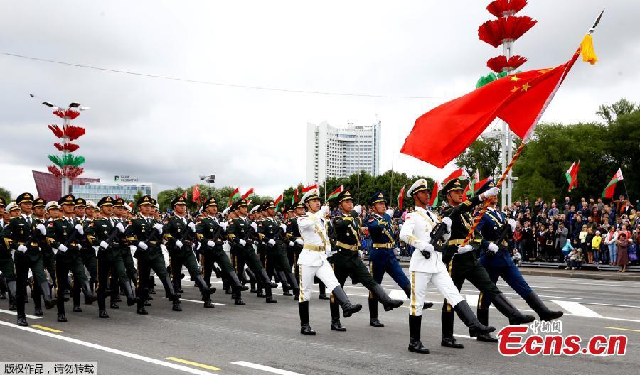 China\'s PLA honor guard soldiers take part in a military parade marking Independence Day in Minsk, Belarus, July 3, 2018. (Photo/Agencies)