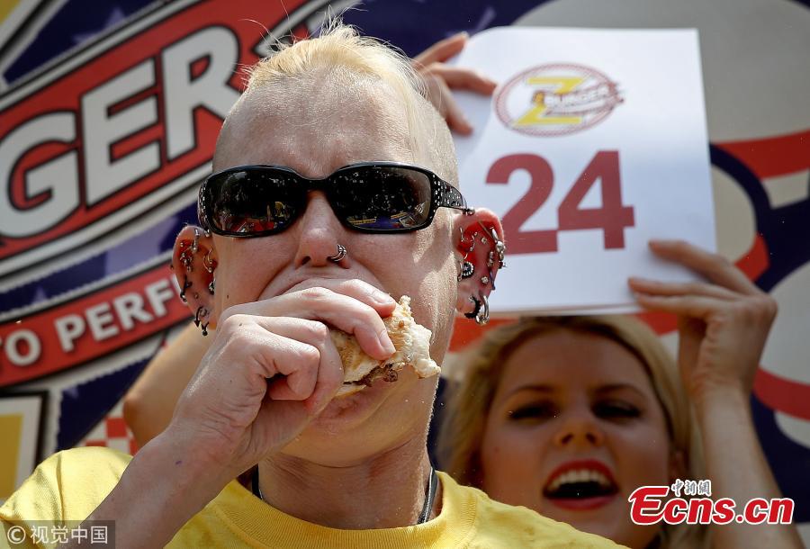 Molly Schuyler, the top-ranked competitive eater in the world, downs a burger in the 9th Annual Independence Burger Eating Championship at Z-Burger on July 3, 2018 in Washington, DC. Schuyler won the event by consuming 27 burgers in 10 minutes. (Photo/Agencies)