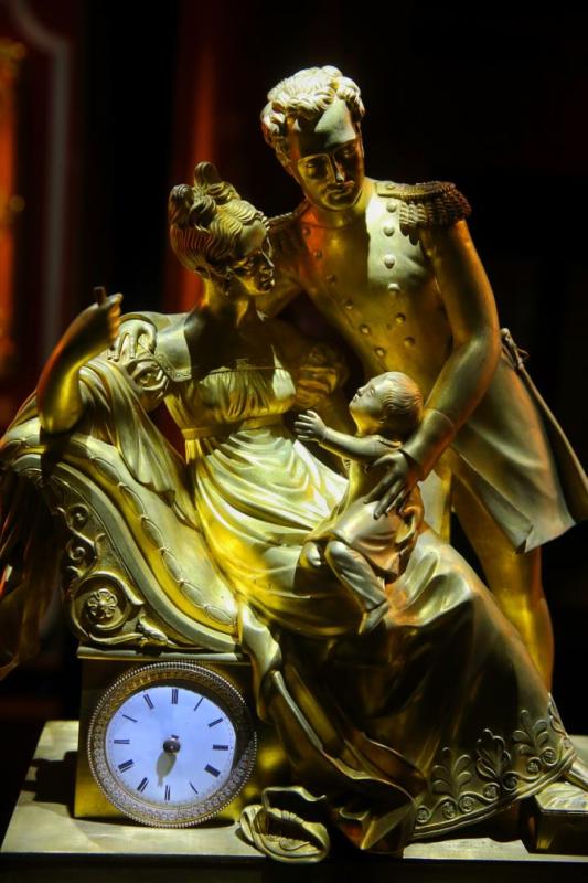 A bronze clock manufactured in France.  (Photo/China Daily)