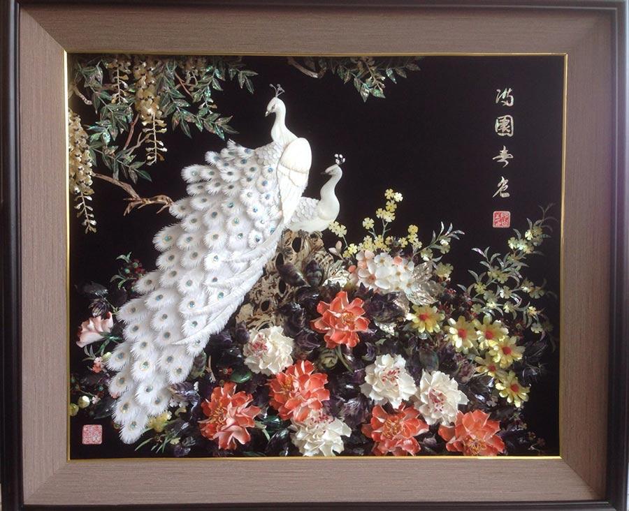 These outstanding shell carving works were made by Jin Ashan in Dalian, Northeast China\'s Liaoning Province. Jin has been engaged in shell carving for 55 years. He is a master of Chinese arts and crafts. (Photo/China Daily)