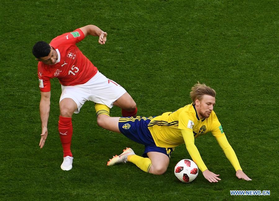 Blerim Dzemaili (L) of Switzerland vies with Emil Forsberg of Sweden during the 2018 FIFA World Cup round of 16 match between Switzerland and Sweden in Saint Petersburg, Russia, July 3, 2018. (Xinhua/Wang Yuguo)