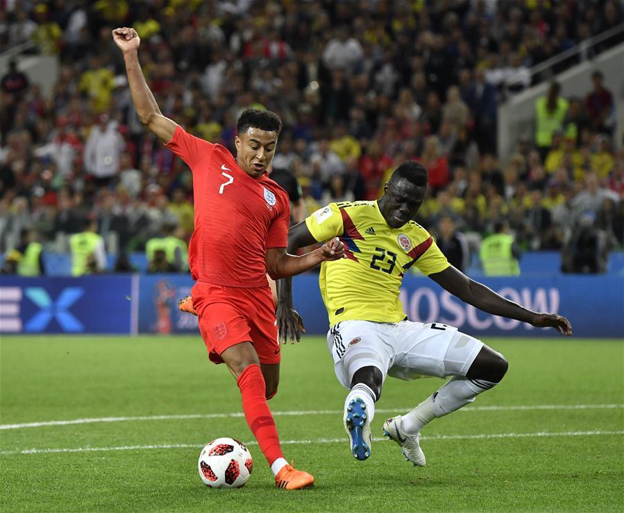 Jesse Lingard (L) of England vies with Davinson Sanchez of Colombia during the 2018 FIFA World Cup round of 16 match between England and Colombia in Moscow, Russia, July 3, 2018. (Xinhua/He Canling)