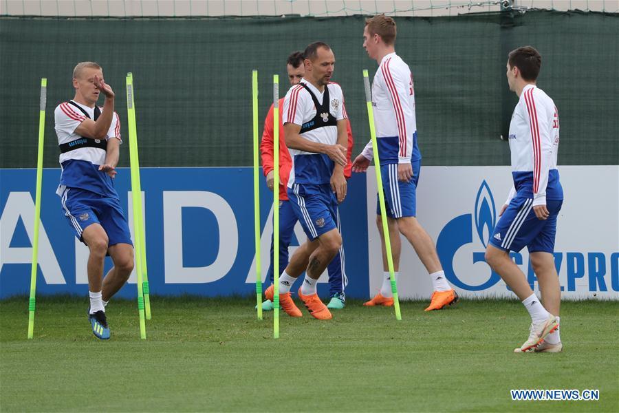 Russia\'s players attend a training session in Moscow, Russia, on July 4, 2018. Russia will face Croatia in a quarter-final match of the 2018 FIFA World Cup on July 7. (Xinhua/Bai Xueqi)
