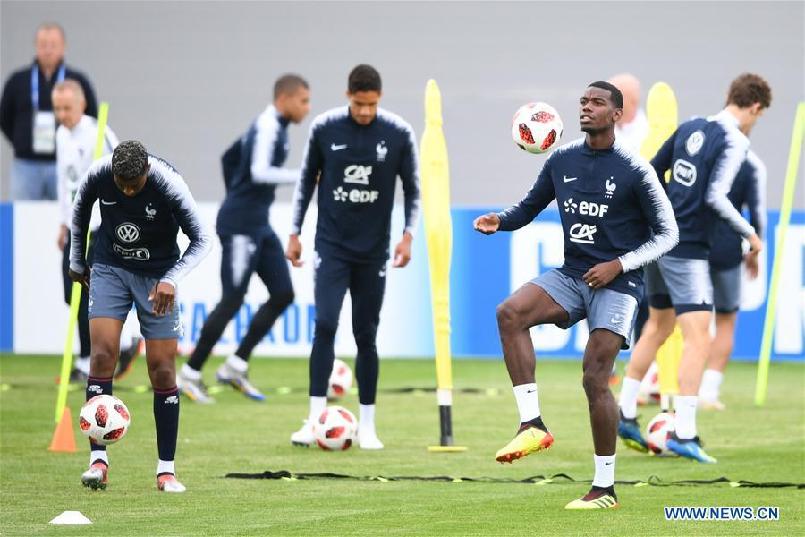 France\'s Paul Pogba (2nd R) attends a training session near Moscow, Russia, on July 4, 2018. France will face Uruguay in a quarter-final match of the 2018 FIFA World Cup on July 6. (Xinhua/Du Yu)