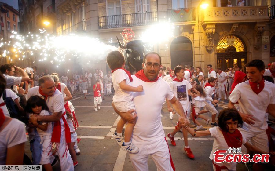 <?php echo strip_tags(addslashes(Revelers run from the Fire Bull, a man carrying a bull figure packed with fireworks, at the San Fermin festival in Pamplona, Spain July 8, 2018. (Photo/Agencies))) ?>