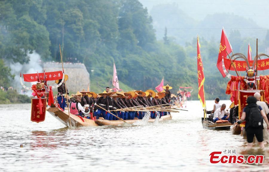 <?php echo strip_tags(addslashes(Miao people celebrate the dragon boat festival in Qingshui River, Taijiang County, Southwest China’s Guizhou Province, July 8, 2018. The dragon boat of the Miao is rather special. It is commonly made from a large fir or phoenix tree. Before the contest, villagers will offer chicken and duck to pray for luck and prosperity. The local festival was recognized as a national intangible cultural heritage in 2008. (Photo: China News Service/Huang Xiaohai))) ?>