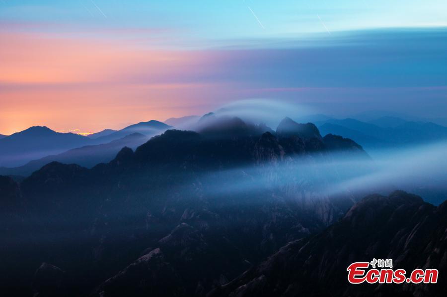 Gorgeous sunset glow shines over the Huangshan Mountain after rain, July 8, 2018, adding to the scenic spot some fantastic colors. (Photo provided to China News Service)