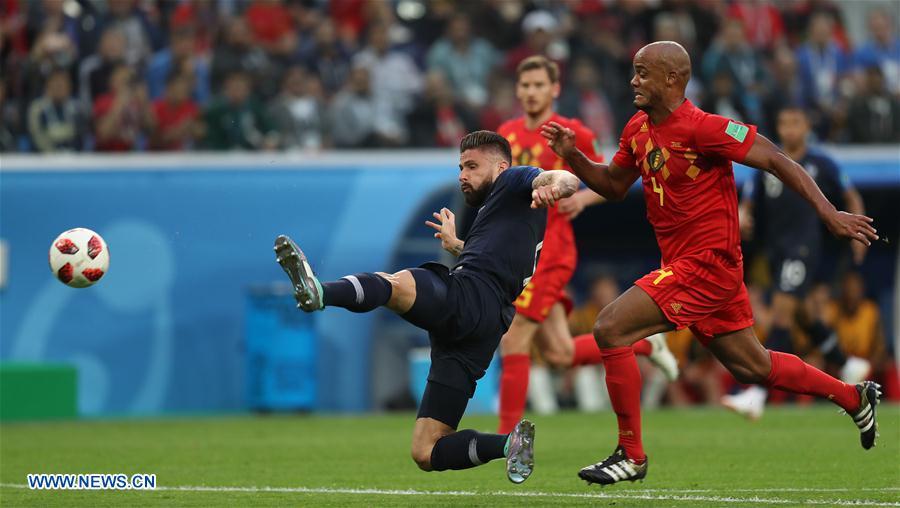 Paul Pogba (L) of France vies with Marouane Fellaini of Belgium during the 2018 FIFA World Cup semi-final match between France and Belgium in Saint Petersburg, Russia, July 10, 2018. (Xinhua/Fei Maohua)