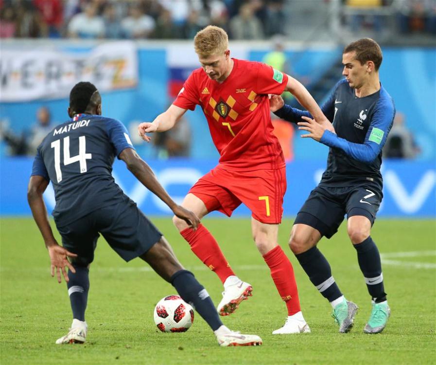 Samuel Umtiti (top) of France scores with a header during the 2018 FIFA World Cup semi-final match between France and Belgium in Saint Petersburg, Russia, July 10, 2018. (Xinhua/Li Ming)