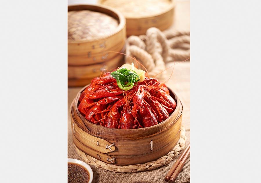 teamed crayfish by Lubolang Restaurant. (Photo provided to chinadaily.com.cn)