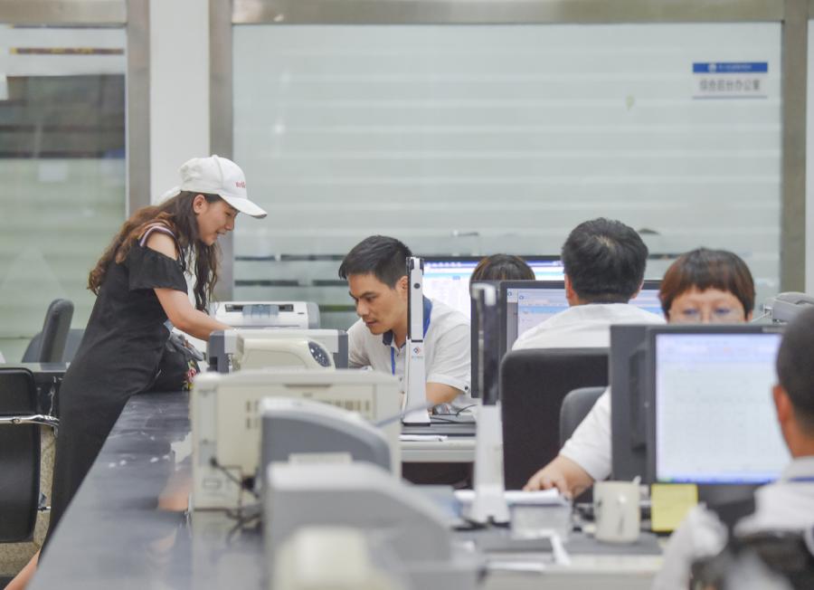 <?php echo strip_tags(addslashes(A resident (L) applies for a certificate from the Jinjiang administrative service center in Jinjiang, Fujian Province, June 19, 2018. (Photo/Xinhua)

<p>Support from the government is widely credited with inspiring Jinjiang's success.

<p>In 2002, Xi Jinping, then Fujian's governor, summarized and developed the theory of the Jinjiang Experience, which includes key principles of opening-up and reform like persistence and integrity. Xi made seven visits to enterprises and villages in Jinjiang between 1996 and 2002.

<p>Guided by these principles, Jinjiang has seen an economic model based on intensive labor and resource consumption changed to one based on innovation and sustainability. Last year, Jinjiang achieved GDP of 198.1 billion yuan. The figure is 1,366 times that of 1978.)) ?>