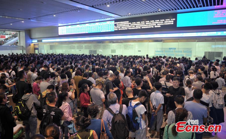 <?php echo strip_tags(addslashes(Passengers are stranded at a railway station in Chengdu City, Sichuan Province, July 11, 2018 following the cancellation of dozens of trains due to continuous heavy rain. (Photo: China News Service/Liu Zhongjun))) ?>