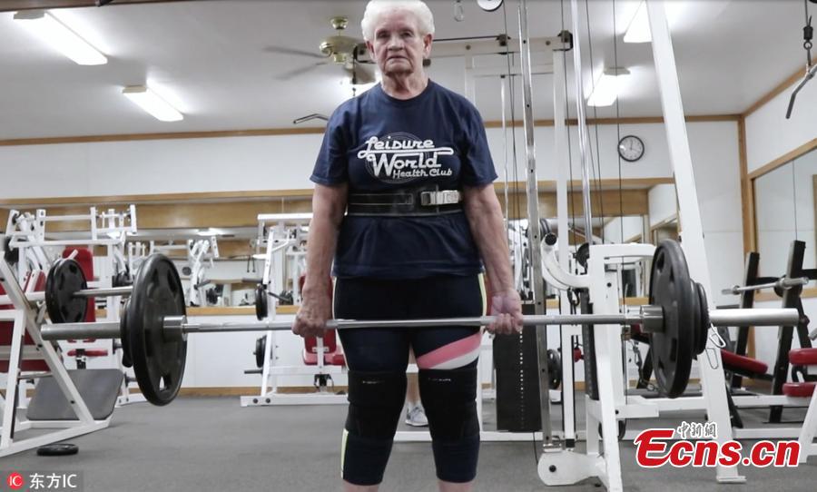 Shirley Webb didn’t start working out until she turned 76. Unable to walk up the stairs to her home in Illinois, she hoped to reverse the effects of aging. Years ago, she joined Club Fitness in Wood River, Illinois, with her granddaughter. Now she holds the national record for deadlifting in her age, a staggering 255lbs at the ripe age of 80. (Photo/IC)