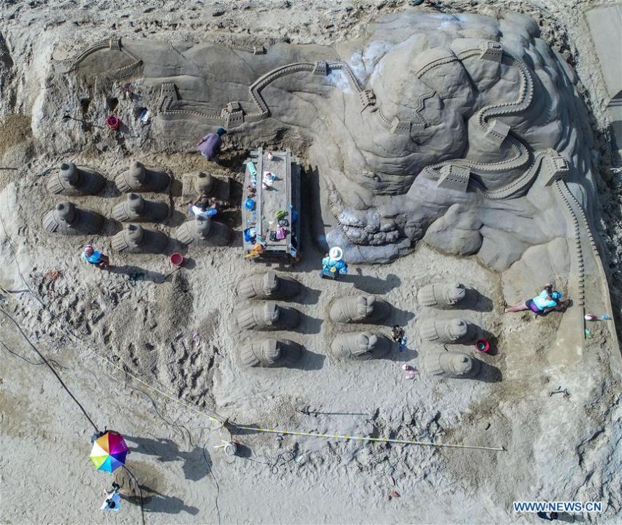 This aerial photo taken on July 12, 2018 shows a sand sculpture work on the theme of ancient Chinese terracotta warriors to be shown at the upcoming 2018 Zhoushan International Sand Sculpture Festival in Zhoushan, east China\'s Zhejiang Province. The works of over 30 sand sculptors worldwide will be officially made available to public visitors on July 21. (Xinhua/Xu Yu)