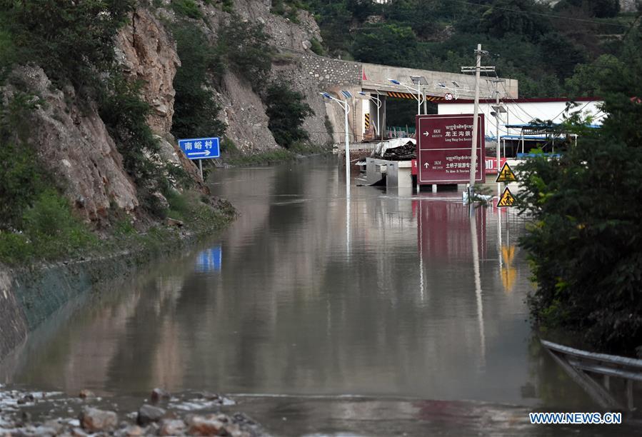 Photo taken on July 13, 2018 shows an inundated road in Nanyu Township of Zhouqu County, northwest China\'s Gansu Province. A landslide occurred on Thursday at Nanyu Township of Zhouqu County due to continuous rainstorms. Rock and mud fell from mountain into the Bailong River, causing flooding in low-lying areas in neighboring Nanyi Village and Naner Village. No casualties have been reported and relief work is ongoing. (Xinhua/Fan Peishen)
