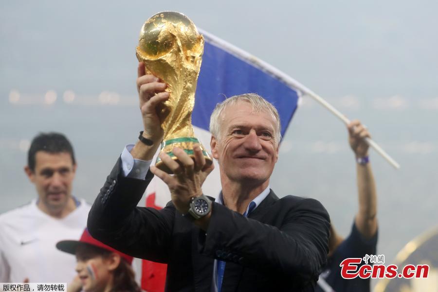 France coach Didier Deschamps celebrates with the trophy after winning the World Cup at Luzhniki Stadium in Moscow, Russia, July 15, 2018. (Photo/Agencies)