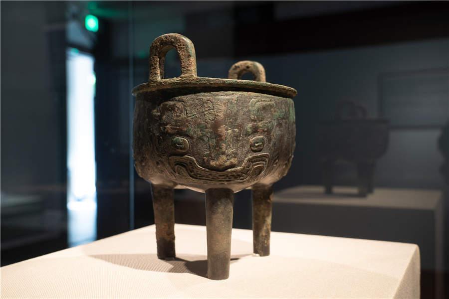 <?php echo strip_tags(addslashes(A tripod with decorative design of beasts from the late Shang Dynasty (13th-11th century BC). It was preserved by the Royal Asiatic Society before and is now held by the Shanghai Museum. (Photo/China Daily))) ?>