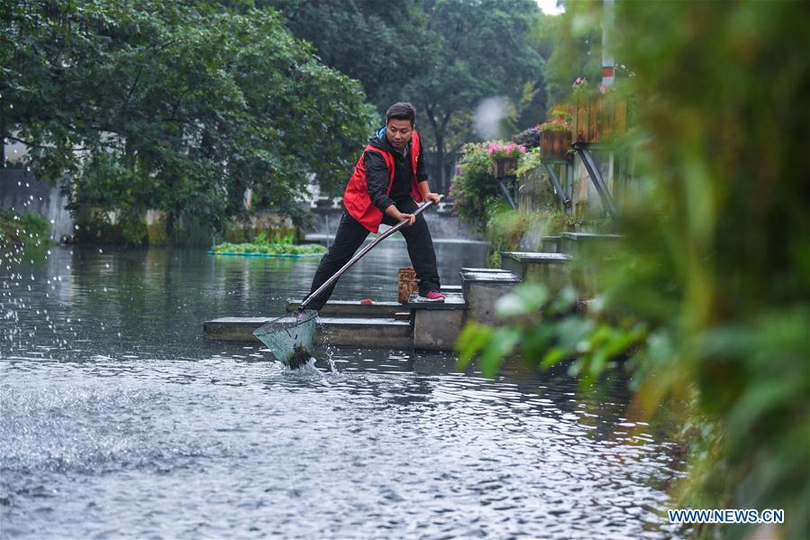 A river chief patrols a river in Zhushan Village of Changxing County, east China\'s Zhejiang Province, Oct. 12, 2017. China has rolled out its river chief scheme nationwide ahead of schedule amid efforts to combat water pollution, a senior official said Tuesday. As of the end of June, more than 1.06 million river chiefs have been appointed at various levels nationwide, and six mechanisms have been set up to facilitate their work, Minister of Water Resources E Jingping told a press conference. (Xinhua/Xu Yu)