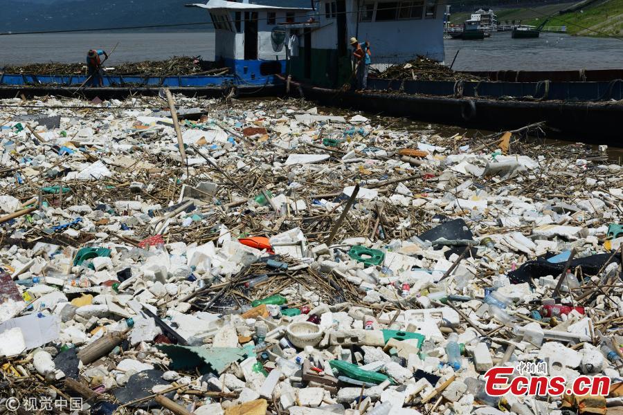 Garbage piles up on the banks of the Yangtze River after floodwaters subside in Yunyang County, Southwest China’s Chongqing Municipality, July 17, 2018. Over 1,500 tons of garbage were cleaned up a day. The Three Gorges Reservoir received a massive 60, 000 cubic meters of water a second after heavy rain in the upper reaches of the Yangtze River. Local authorities have warned more heavy rain and floods are expected to hit the Three Gorges Reservoir this year.  (Photo/VCG)