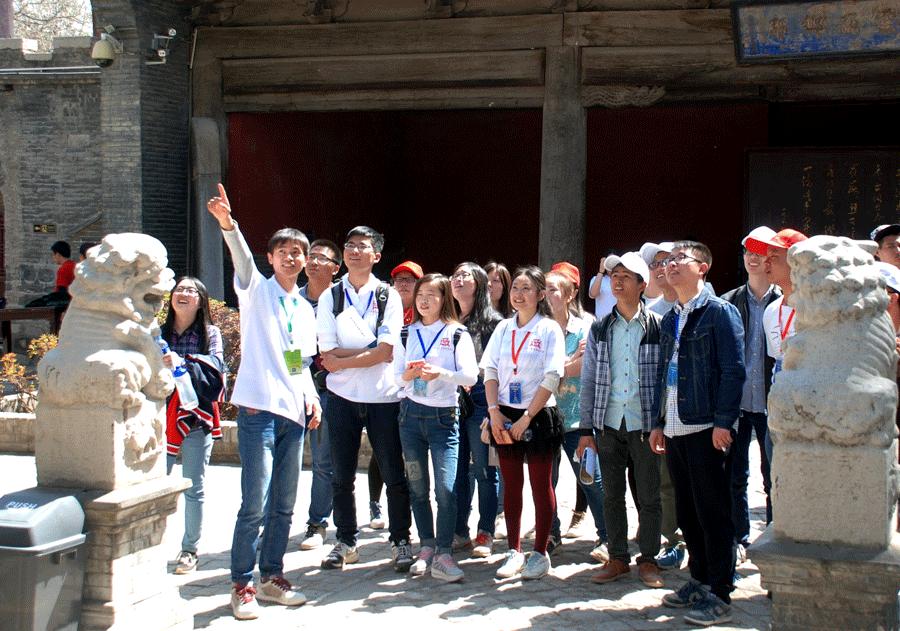 Volunteers guide visitors to an old temple in Taiyuan, Shanxi Province. (Photo provided to China Daily)

The northern province of Shanxi has many ancient architectural wonders. It is home to more than 53,000 registered cultural heritage sites, with 452 of them under national-level key protection - almost 10 percent of the total number in China.

For Li Qiang, who founded a provincewide volunteers\' association for cultural heritage and museums in 2012, it is not solely the government\'s duty to protect these relics left by ancestors.

Apart from offering a volunteer service to guide visitors to cultural heritage sites, he has gathered professionals in scientific research to carry out surveys on these sites. Lectures have also been organized regularly to improve awareness of heritage protection, especially in schools.

\