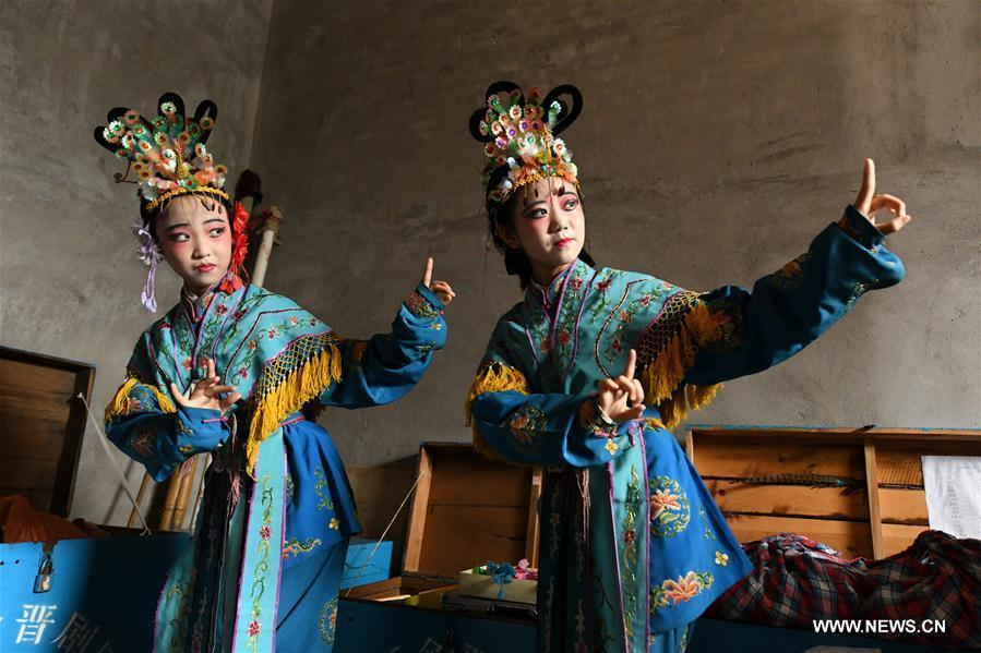<?php echo strip_tags(addslashes(Students from a primary school practice opera movements in Shijiazhuang, north China's Hebei Province, July 18, 2018. Chinese students have entered their summer vacation, during which many of them chose to spend the vacation by developing their hobbies. (Xinhua/Chen Qibao))) ?>