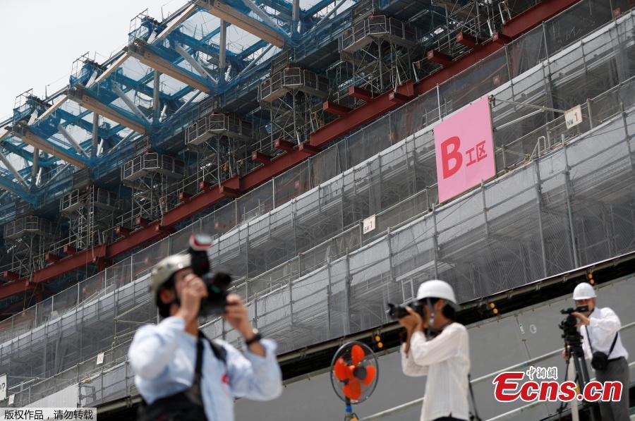 <?php echo strip_tags(addslashes(Media members are seen at the construction site of the New National Stadium, the main stadium of Tokyo 2020 Olympics and Paralympics, during a media opportunity in Tokyo, Japan, July 18, 2018. As the two-year mark approaches for the Tokyo 2020 Olympics, Japan is being scorched by an intense heatwave that has prompted fears of similar extreme weather when the sporting showpiece takes place in the country. (Photo/Agencies))) ?>