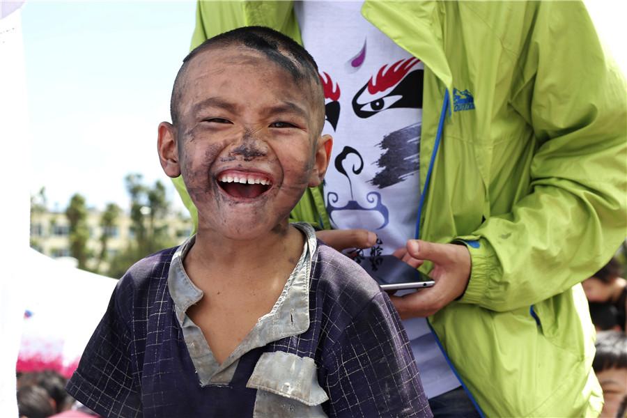 People celebrate black face festival in Qiubei county, Yunnan Province. (Photo/chinadaily.com.cn)

A black face festival kicked off in Qiubei county, Yunnan Province, on Wednesday. It\'s a traditional festival for Yi ethnic minority during which people spread soot from the bottom of the pot on their faces to drive away ghosts and disasters. It has a history of more than 1,000 years.