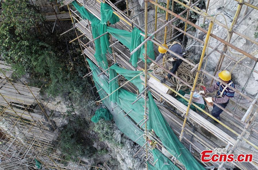 <?php echo strip_tags(addslashes(A renovation project is underway to reinforce a 100-meter-high cliff on Malu Mountain in Liuzhou City, South China’s Guangxi Zhuang Autonomous Region, July 19, 2018. Liuzhou, known for its karst formations, allocates funds each year to check and reduce the risks of potential landslides that might threaten local residents. (Photo: China News Service/Wang Yizhao))) ?>