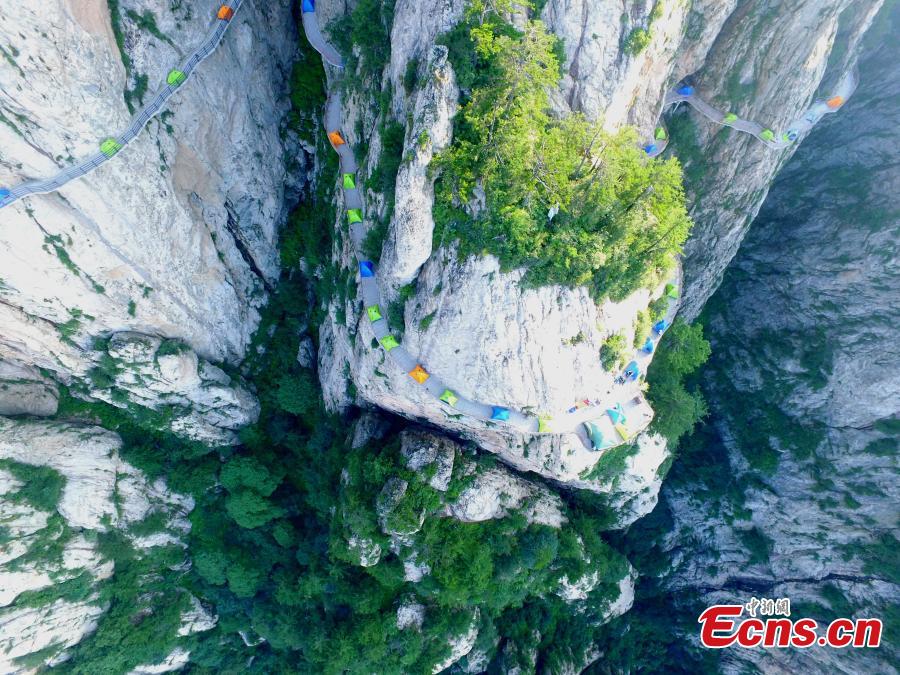 A view of tents perched on a cliff road on Laojun Mountain in Luoyang City, Central China’s Henan Province, July 21, 2018. Tourists flocked to the tourist attraction during a camping festival, staying overnight in tents on the cliff road, 2,000 meters above sea level. The mountain is known for its cultural heritage relating to Taoism. (Photo: China News Service/Wang Zhongju)