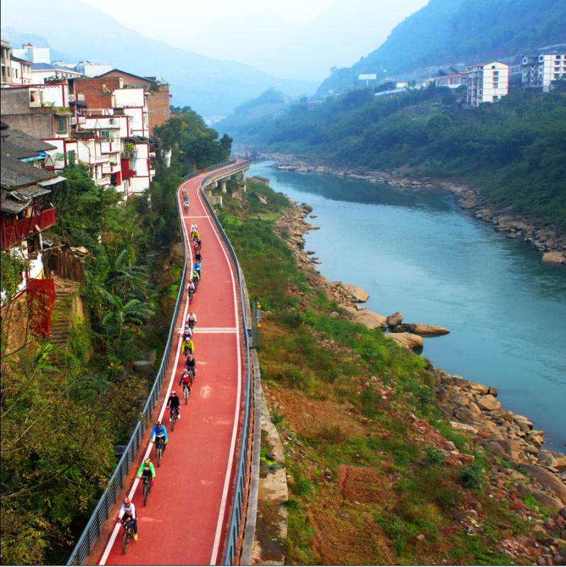 Chishui Valley tourism highway located in Southwest China\'s Guizhou Province is the first tourism highway in China. Here at the beautiful highway, visitors can drive along the Chishui river and watch the rugged red landscape of Mount Danxia. (Photo/chinadaily.com.cn)