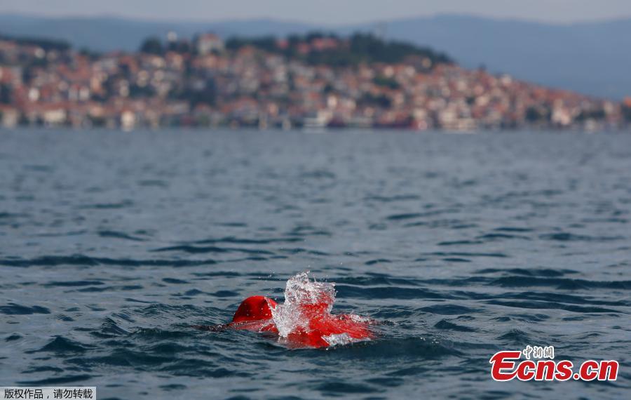 Bulgarian Jane Petkov, 64, wants to set a new Guinness World Record by attempting to swim more than three kilometers at Macedonia\'s Lake Ohrid in a bag with his arms and legs tied up, in Ohrid, Macedonia, July 24, 2018. (Photo/Agencies)