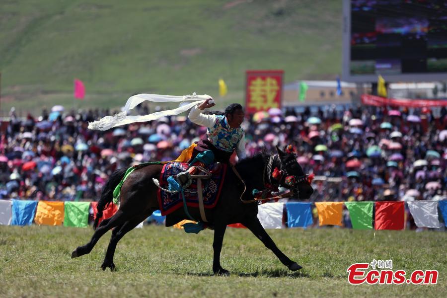 An annual horse racing festival starts in Yushu, Northwest China’s Qinghai Province, July 25, 2018 with stunts performed in the opening ceremony. (Photo: China News Service/Luo Yunpeng)