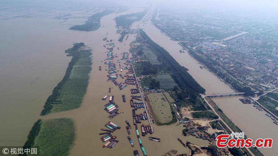 <?php echo strip_tags(addslashes(An aerial view of ships waiting to pass a navigation lock in Hongze Lake, Huaian City, East China’s Jiangsu Province, July 25, 2018. Thousands of ships had to berthed in port for days due to tropical storm Ampil. (Photo/VCG))) ?>