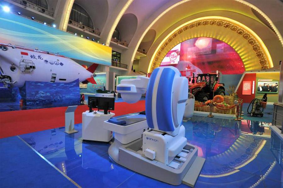 Shanghai Ankon Technologies Co in the zone displays its products at an exhibition in Beijing in 2017 (Photo/China Daily)

Pharmaceutical or chemically synthesized drugs — as opposed to biopharmaceutical drugs extracted from or semi-synthesized from living biological sources — are taking a lead in terms of total industrial output value, operating income, net profits and number of businesse, according to officials. The industrial output value of the segment in the zone was 30.13 billion yuan in 2017.

The industrial output value of the biopharmaceutical segment reached 11 billion yuan in 2017.

The overall industrial output value of the medical devices segment was 12.8 billion yuan in 2017.

Official statistics show that TCM businesses in the zone reported 9.15 billion yuan in overall industrial output value last year.

In terms of the number of enterprises, there were 50 chemical drug manufacturers, 19 TCM manufacturers, 39 biopharmaceutical manufacturers and 49 medical device manufacturers in the Zhangjiang demonstration zone in 2017.

The strength of R&D among the biopharmaceutical innovation companies in Zhangjiang demonstration zone has clearly put it in a leading position in the sector in China.

The demonstration zone maintained a strong momentum in promoting innovation last year. A total of 146 projects developed in the zone have entered the stage to publicize clinical trial results.

Shanghai has been reforming the drug approval system by piloting a marketing authorization holder mechanism in 2017.

Under the marketing authorization holder system, which is widely adopted in developed markets, drug companies\' marketing and production processes are separated. A marketing authorization holder can outsource the production process to different pharmaceutical companies.

However, under China\'s current Drug Administration Law, marketing authorization and production are combined.

By the end of last year, 33 businesses in the city had submitted 92 applications. Most of those businesses were from the zone, according to its administrators.