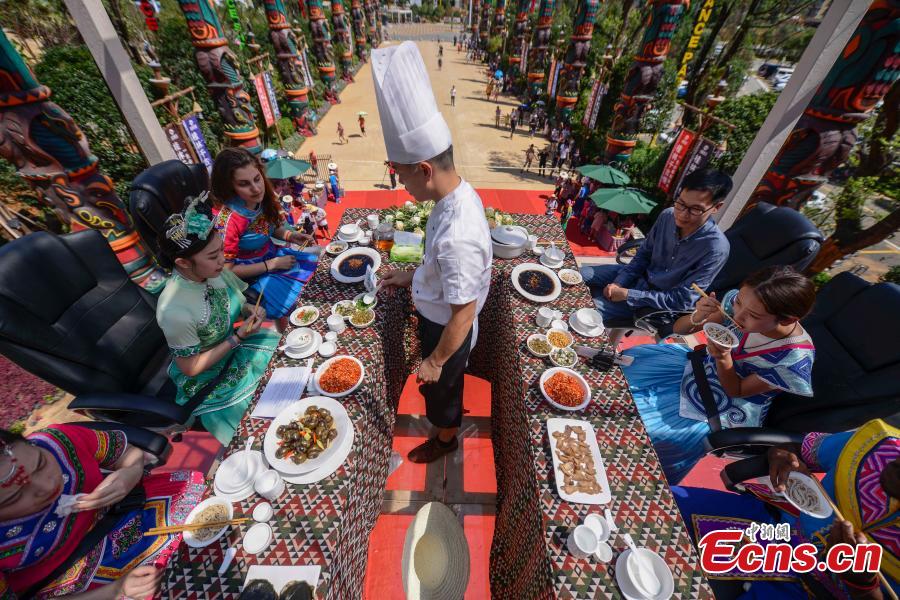 Participants face the challenge of eating rice noodles in a transparent room, hoisted 50 meters off the ground, near a giant statue at a scenic spot in Guilin City, South China’s Guangxi Zhuang Autonomous Region, July 29, 2018. Scared of the height, the participants gave up on the dare when the room was just ten meters off the ground. (Photo: China News Service/Chen Chen)