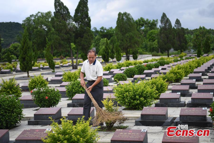 Niu Bentong, 62, works at a martyrs cemetery in Longzhou County, South China’s Guangxi Zhuang Autonomous Region, July 30, 2018. Niu participated in the China-Vietnam war and witnessed the death of many of his comrades-in-arms in front of him. In 1980, Niu chose to work in the cemetery, where 1,902 martyrs lie, and he continued to work there for 37 years until his retirement this year. He has helped correct information related to more than 400 martyrs and has also shared details online. In his spare time, Niu continues to help at the cemetery, saying it’s hard to forget the days of life and death spent alongside his fellow soldiers. (Photo: China News Service/Yu Jing)