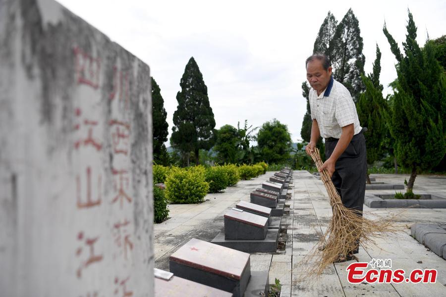 Niu Bentong, 62, works at a martyrs cemetery in Longzhou County, South China’s Guangxi Zhuang Autonomous Region, July 30, 2018. Niu participated in the China-Vietnam war and witnessed the death of many of his comrades-in-arms in front of him. In 1980, Niu chose to work in the cemetery, where 1,902 martyrs lie, and he continued to work there for 37 years until his retirement this year. He has helped correct information related to more than 400 martyrs and has also shared details online. In his spare time, Niu continues to help at the cemetery, saying it’s hard to forget the days of life and death spent alongside his fellow soldiers. (Photo: China News Service/Yu Jing)
