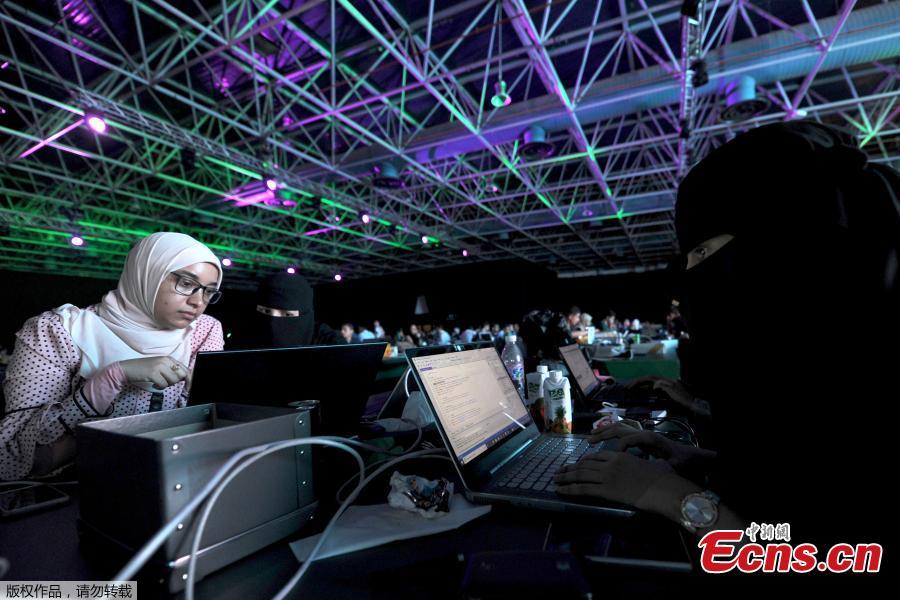 Saudi women attend a hackathon in Jeddah on July 31, 2018, prior to the start of the annual Hajj pilgrimage in the holy city of Mecca. More than 3,000 software developers and 18,000 computer and information-technology enthusiasts from more than 100 countries take part in Hajj hackathon in Jeddah until August 3. The three-day event, believed to be one of the biggest of its kind in the Middle East, tasks participants with creating technology and applications that will help make the Hajj experience easier and more enjoyable for pilgrims. (Photo/Agencies)