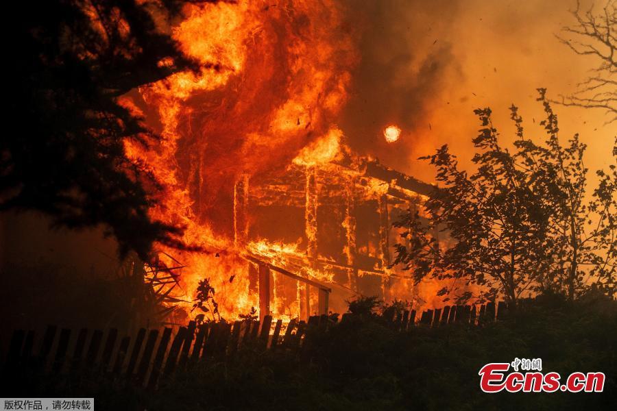 A structure burns out of control in the River Fire (Mendocino Complex) in Lakeport, California, U.S. July 31, 2018. A 70-year-old woman and her two great-grandchildren were among six people killed when a wildfire engulfed entire communities in northern California, officials and family members said. (Photo/Agencies)