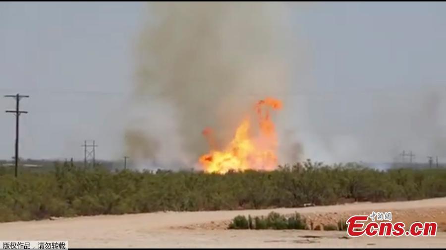 A pipeline explosion erupts in this image captured from video by a field worker in Midland County, the home to the Permian Basin and the largest U.S. oilfield, in Texas, U.S., August 1, 2018. A series of natural gas pipeline explosions in Midland County, Texas sent seven people to hospital and shut down five lines before being extinguished. (Photo/Agencies)
