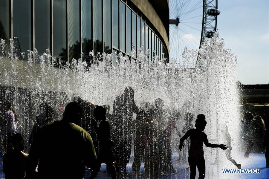 People cool off at a fountain at South Bank in London, Britain, on Aug. 3, 2018. Britain is currently experiencing high temperatures as a heatwave continues across Europe. (Xinhua/Tim Ireland)