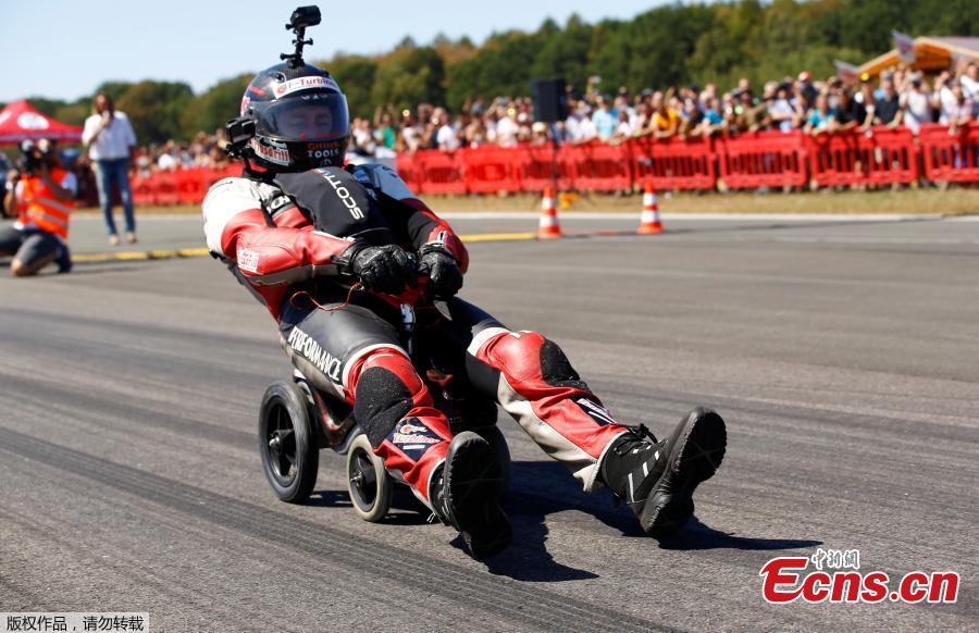 <?php echo strip_tags(addslashes(German extreme athlete Dirk Auer drives on his jet-powered Bobby car to set a new world record at 119.68 km/h during an airport racing event in Bottrop-Kirchhellen, western Germany, Aug. 5, 2018. (Photo/Agencies))) ?>