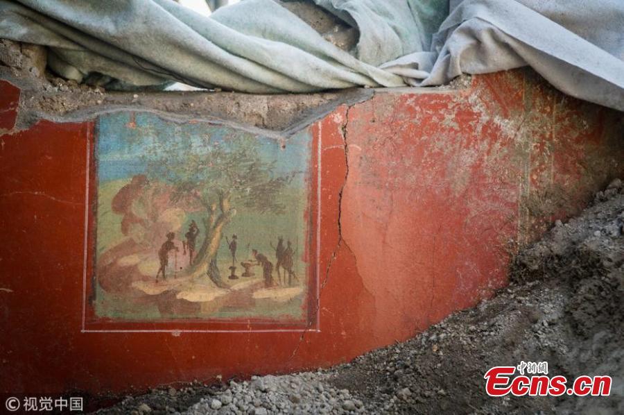 View of excavations in Pompeii, Italy, Aug. 3, 2018. Ongoing excavations have revealed new findings in Regio V at the ancient Roman city of Pompeii that was buried by ash and rock following the volcanic eruption of Mount Vesuvius in 79 AD. During the conservation works new remains were uncovered at a domus (private house), the so-called House of Jupiter (Casa di Giove), that was already partly excavated between the 18th and 19th centuries, with frescoes, objects and traces of everyday life. The domus, believed to belong to a wealthy and educated man, presents decorations in first Roman style (primo stile pompeiano). (Photo/VCG)