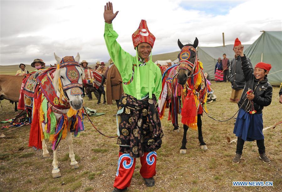 Konjo Zhaxi prepares to perform horse riding at Rima Village in Gerze County of Ali, southwest China\'s Tibet Autonomous Region, Aug. 6, 2018. Herdsmen ride and race horses to celebrate after harvesting cashmere. (Xinhua/Zhang Rufeng)