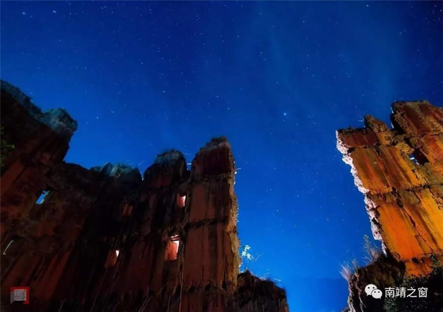 <?php echo strip_tags(addslashes(The beautiful starry sky above <i>tulou</i> or earthen buildings in Fujian Province. (Photo provided to chinadaily.com.cn))) ?>