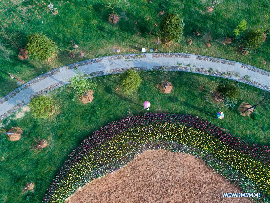Aerial photo taken on April 3, 2018 shows the view of a wetland park in Fenkou Town of Chun\'an County in Hangzhou, east China\'s Zhejiang Province. The wetland park which covers an area of over 33 hectares is the highlight project of environmental improvement in Fenkou Town. (Xinhua/Xu Yu)