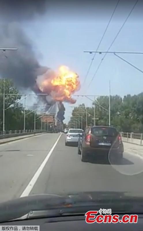This frame grab taken from a video shows the moment a truck that was transporting flammable substances explodes after colliding with another truck on a highway in the outskirts of Bologna, Italy, Aug. 6, 2018. The explosion killed at least two people and injured up to 70 as a section of the thoroughfare collapsed, police said. (Photo/Agencies)