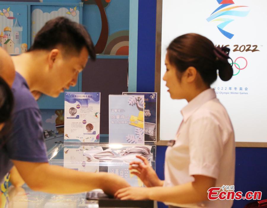 Customers buy souvenirs released by the Beijing Organizing Committee for the 2022 Olympic and Paralympic Winter Games to mark the 10thanniversary of Beijing’s hosting of the 2008 Summer Olympics in the Gongmei Building in Wangfujing, Beijing, Aug. 8, 2018. (Photo: China News Service/Ren Haixia)